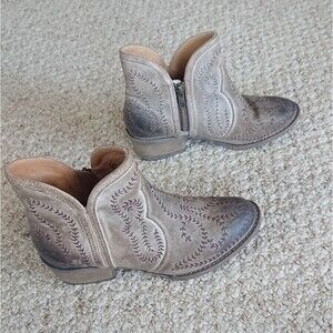Sterling River Taupe Embroidered R-Toe Booties SR6006 size 7M
